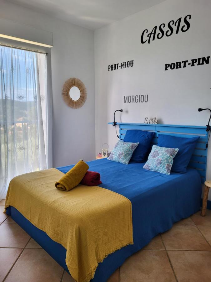 Chambre d hôtes AU CŒUR DES OLIVIERS Marseille Chambre photo